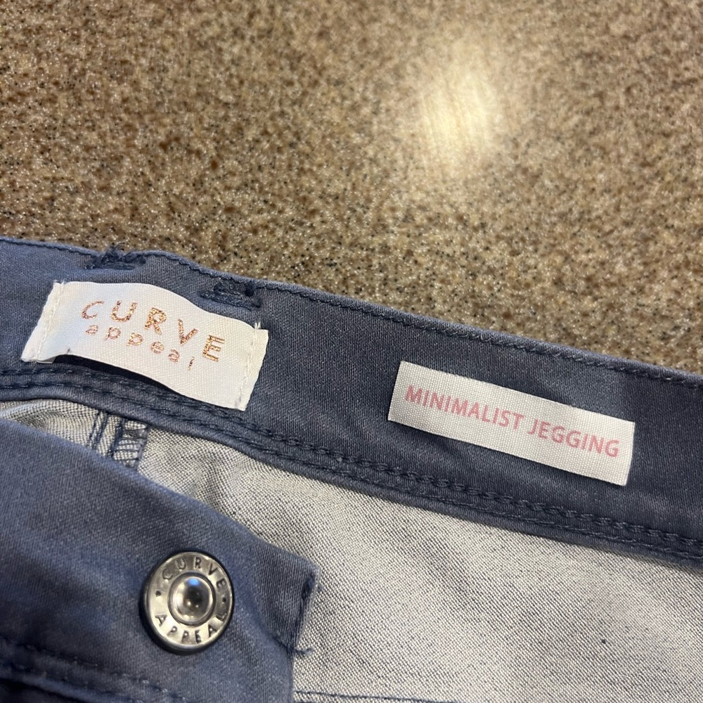 Curve Appeal Minimalist Jegging - Picture 2 of 5